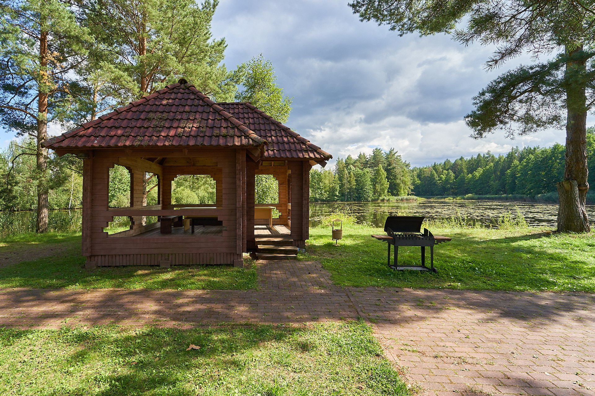Беседка у пруда — фото 2